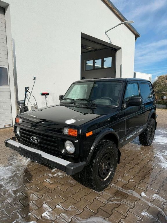 لادا نیوا 4x4 توف 09/27 سوار شو و بران