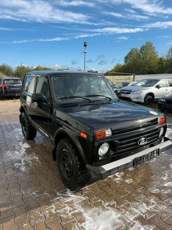 نمای دیگر لادا نیوا 4x4 توف 09/27 سوار شو و بران
