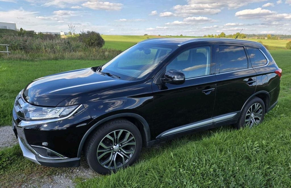 نمای دیگر میتسوبیشی اوتلندر 2,2 4WD