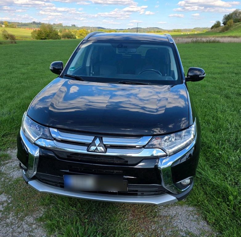 نمای دیگر میتسوبیشی اوتلندر 2,2 4WD