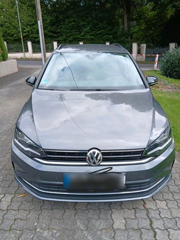 فولکس واگن گلف اسپورتسسن 1.0 TSI