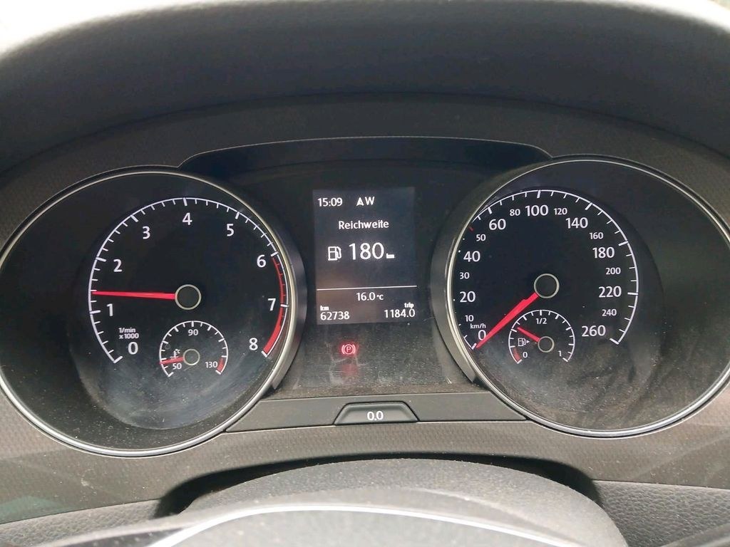 نمای دیگر فولکس واگن گلف اسپورتسسن 1.0 TSI