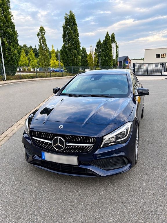 نمای دیگر مرسدس بنز مرسدس بنز CLA 220 d AMG شوتینگ بریک