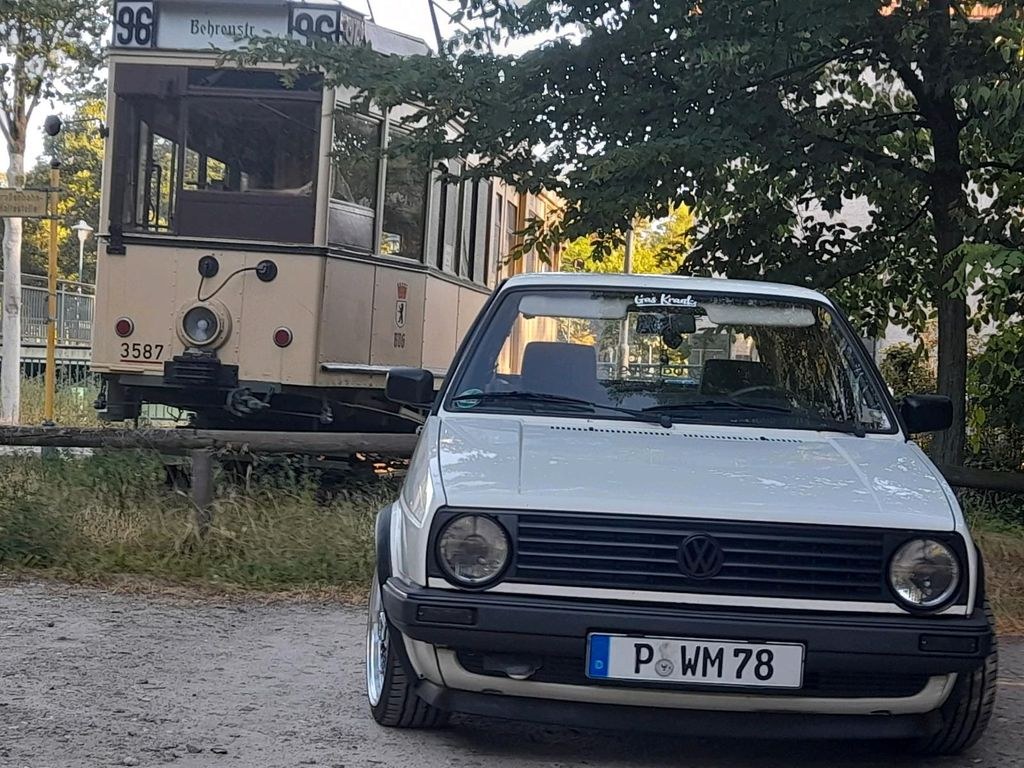 نمای دیگر فولکس واگن VW گلف 2 سفید