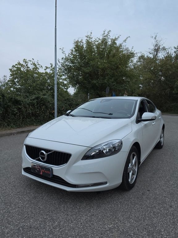 نمای دیگر ولوو V40 D2 اینسکریپشن