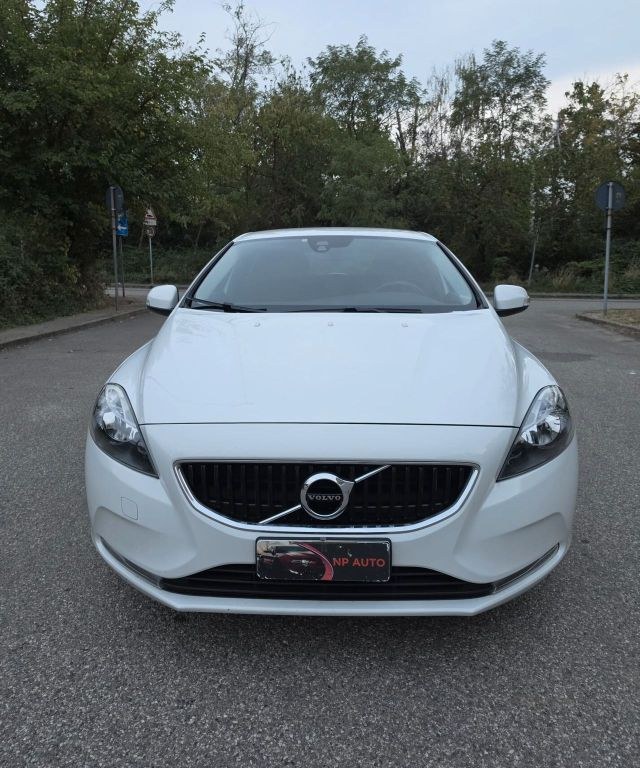 نمای دیگر ولوو V40 D2 اینسکریپشن