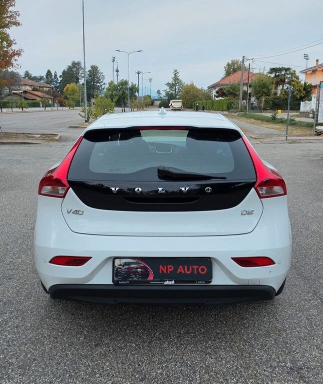 نمای دیگر ولوو V40 D2 اینسکریپشن