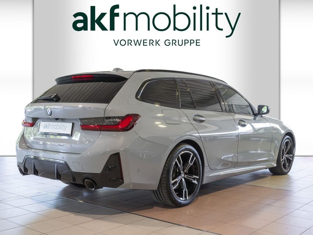 نمای دیگر بی ام و 320 d تورینگ xDrive M اسپرت-بی ام و لایف کوکپیت پرو