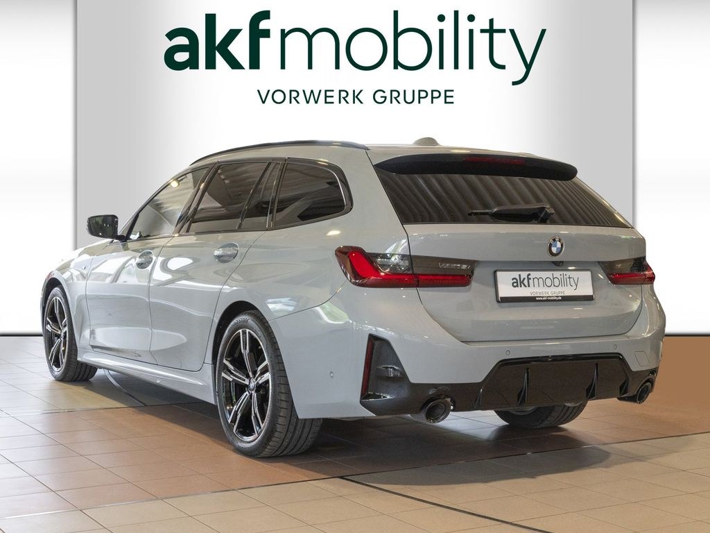نمای دیگر بی ام و 320 d تورینگ xDrive M اسپرت-بی ام و لایف کوکپیت پرو