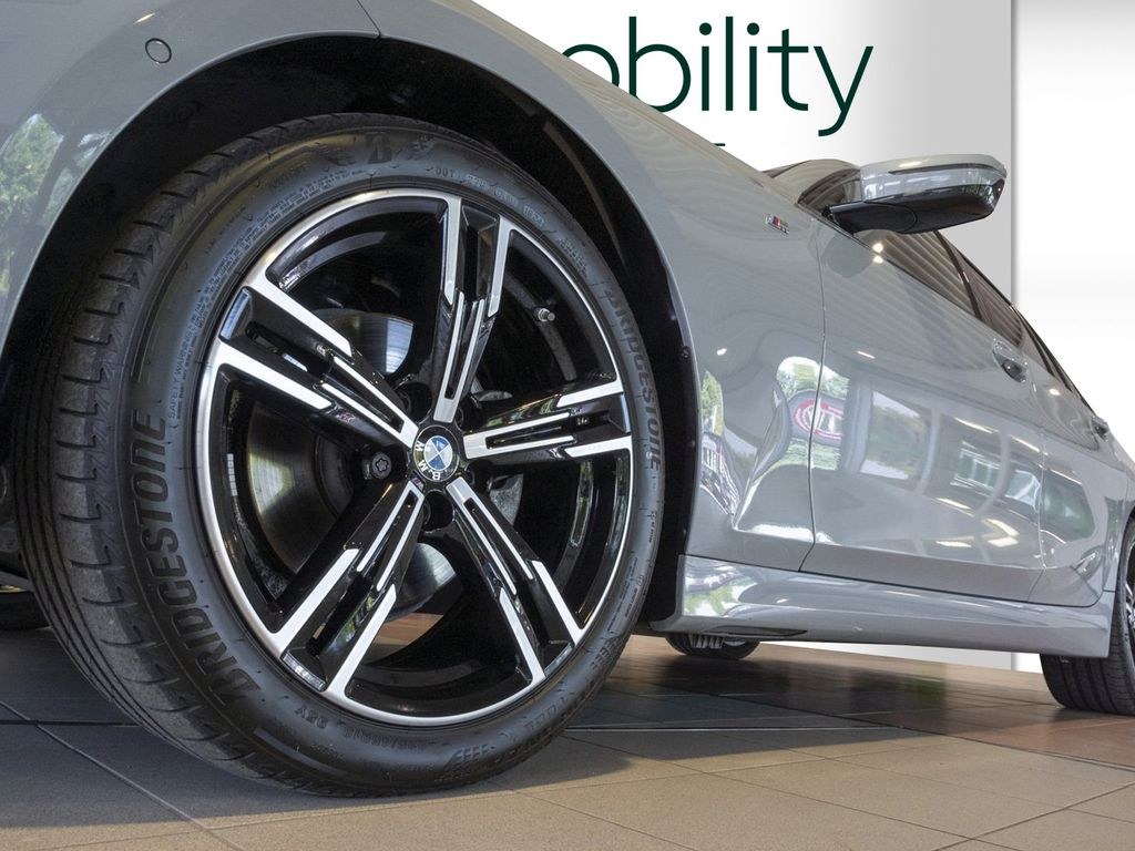 نمای دیگر بی ام و 320 d تورینگ xDrive M اسپرت-بی ام و لایف کوکپیت پرو