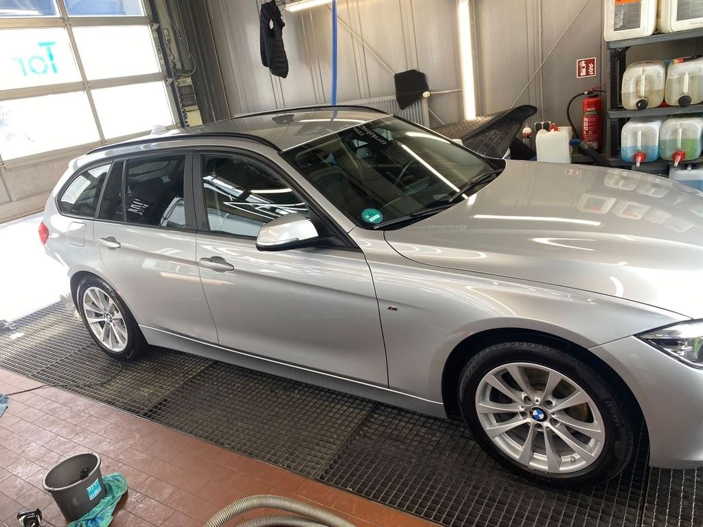 نمای دیگر بی ام و 320D XDRIVE 2016