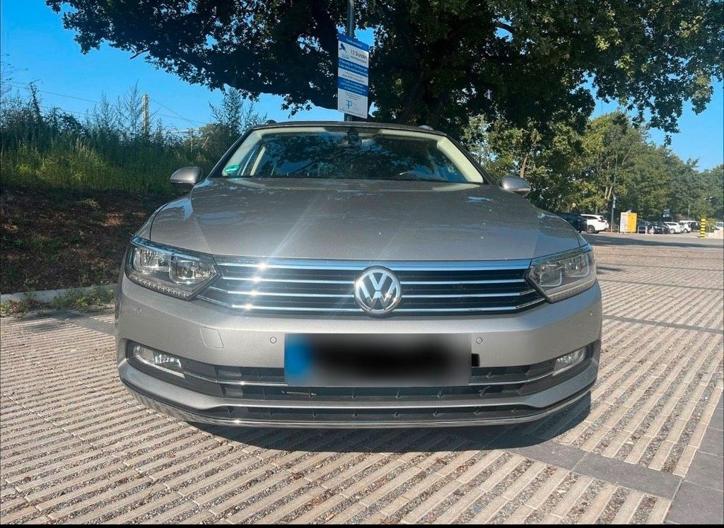 نمای دیگر فولکس واگن پاسات B8 واریانت 2.0 TDI