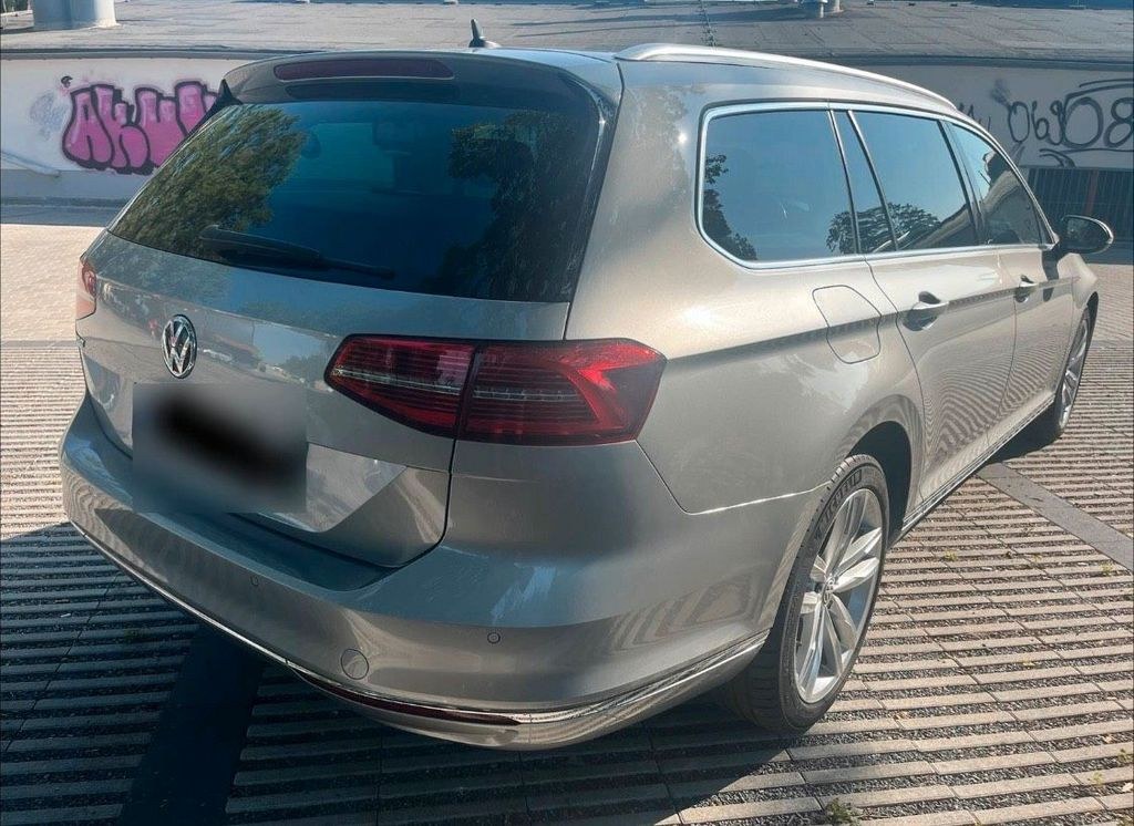 نمای دیگر فولکس واگن پاسات B8 واریانت 2.0 TDI