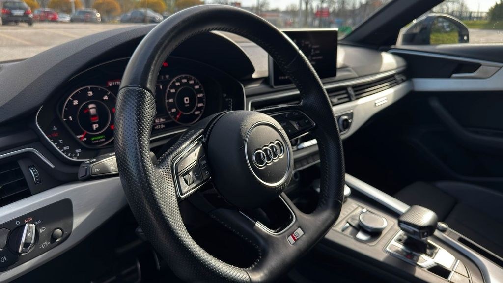 نمای دیگر آئودی آئودی A4 2.0 TDI کواترو 3x S لاین مشکی/360...