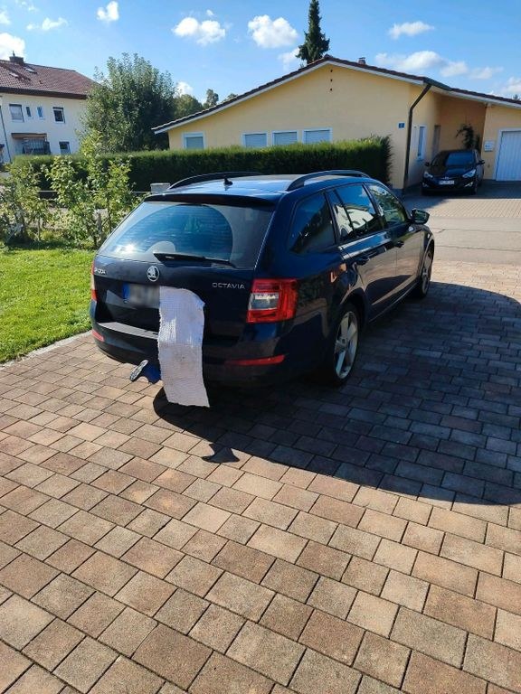 نمای دیگر فولکس واگن اشکودا اکتاویا 2.0 TDI DSG