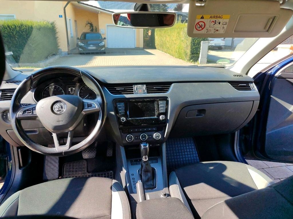 نمای دیگر فولکس واگن اشکودا اکتاویا 2.0 TDI DSG