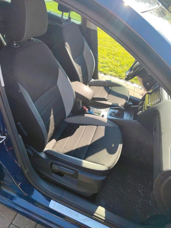 نمای دیگر فولکس واگن اشکودا اکتاویا 2.0 TDI DSG