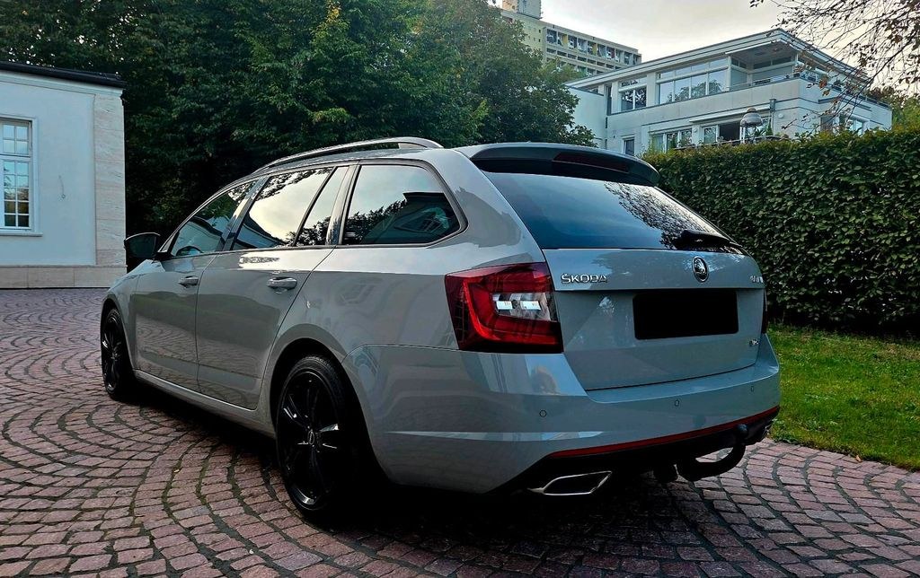 نمای دیگر اشکودا اکتاویا کمبی VRS 2.0 TDI - 184 PS -...