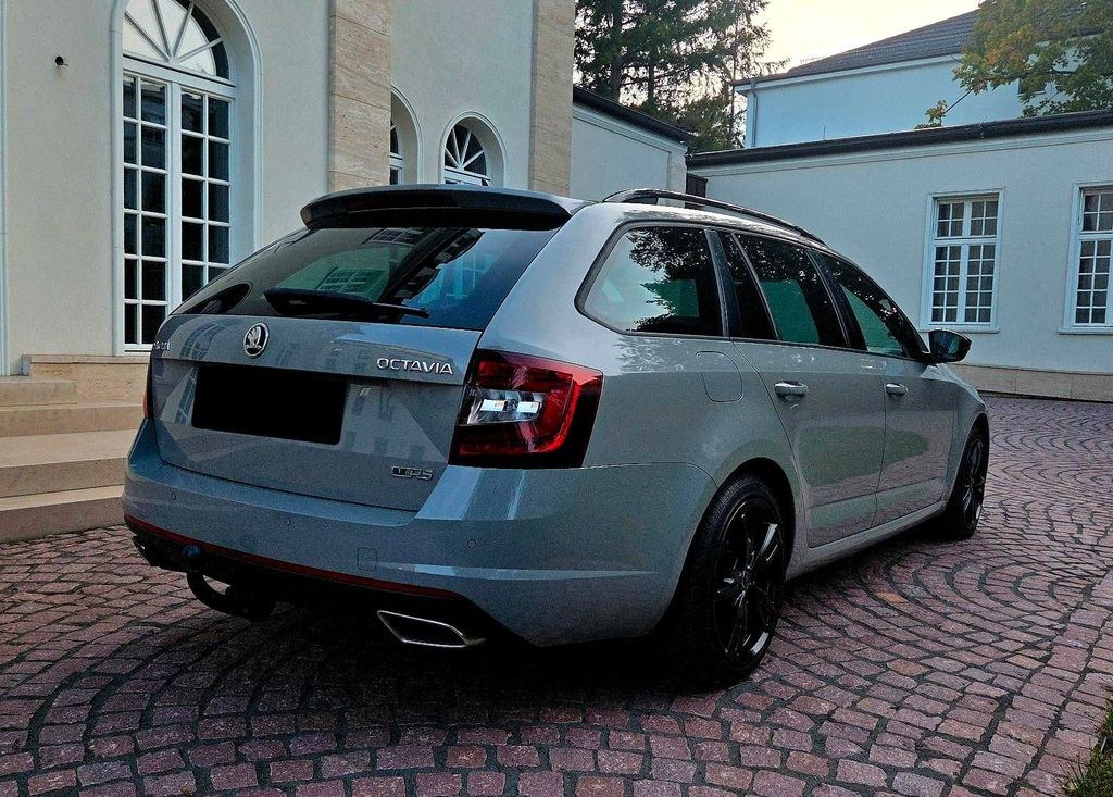 نمای دیگر اشکودا اکتاویا کمبی VRS 2.0 TDI - 184 PS -...