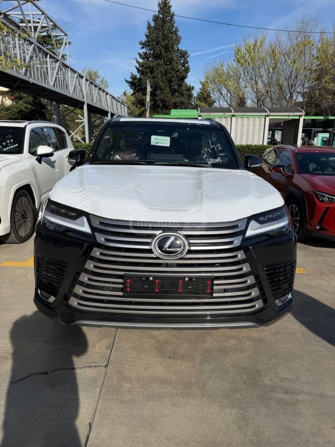 نمای دیگر لکسوس 2026