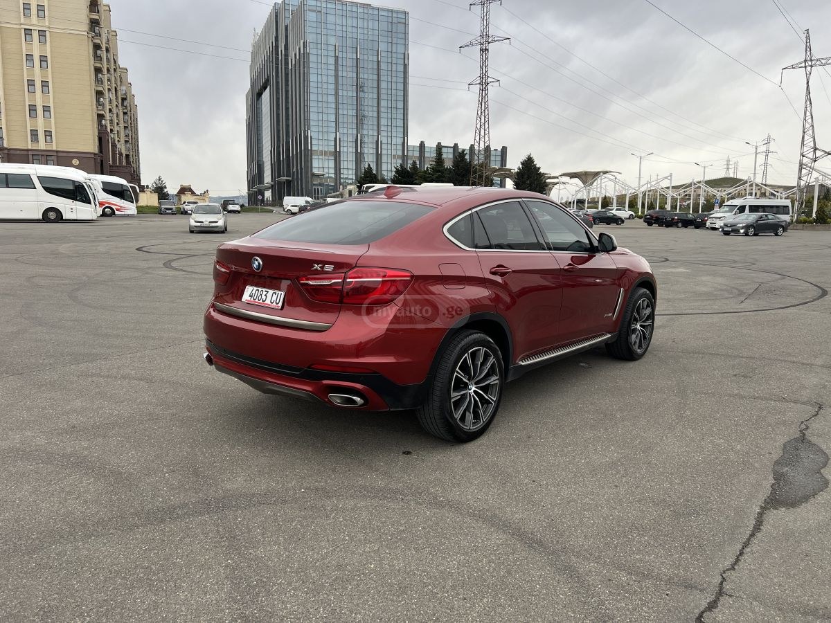نمای دیگر بی ام و xDrive35i 4 در چهار چرخ محرک 2018