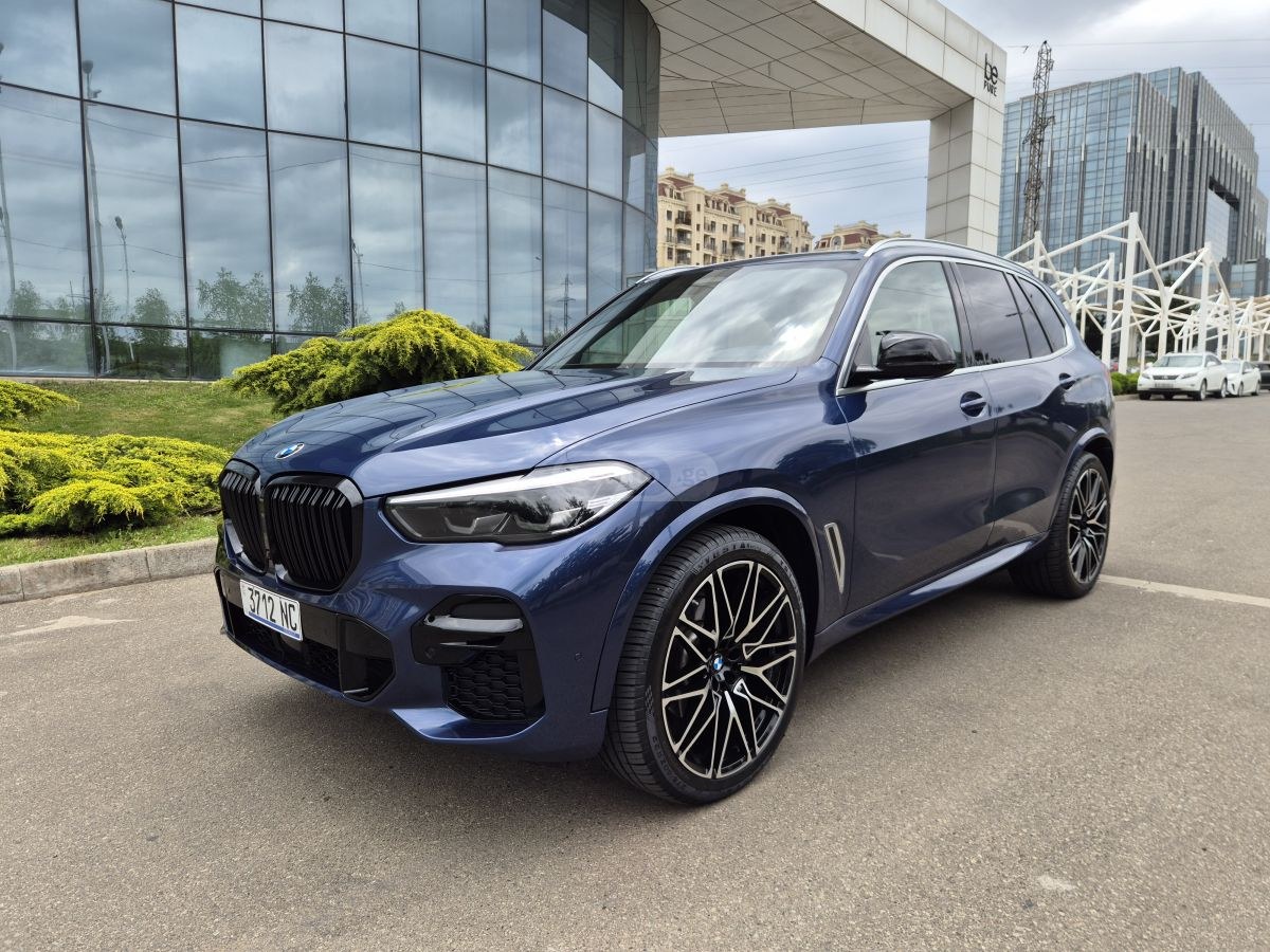 بی ام و xDrive40i 4dr تمام چرخ محرک 2022