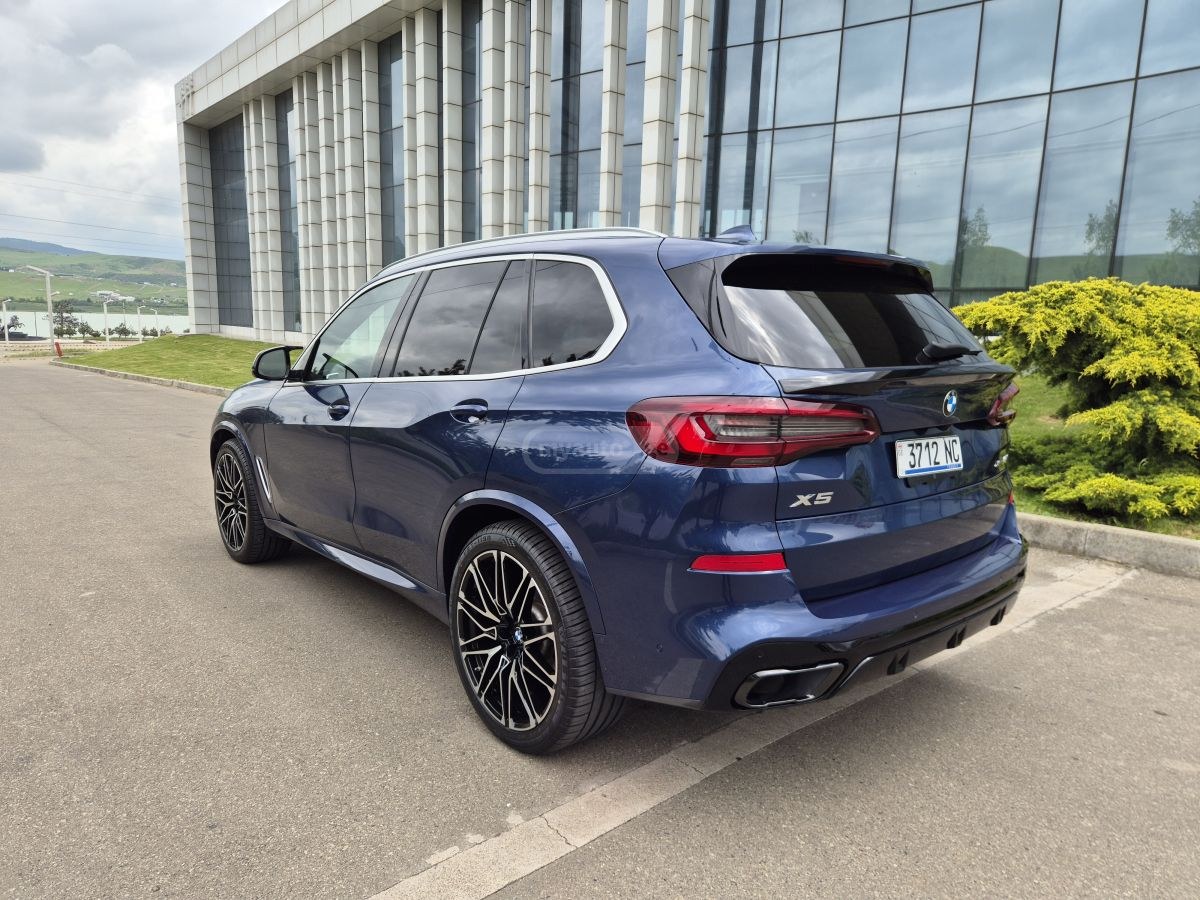 نمای دیگر بی ام و xDrive40i 4dr تمام چرخ محرک 2022