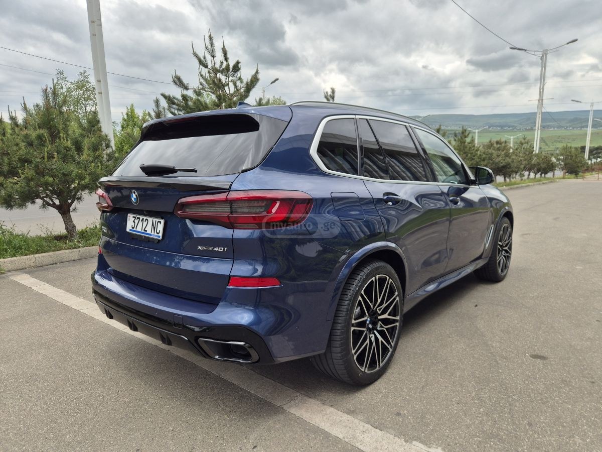 نمای دیگر بی ام و xDrive40i 4dr تمام چرخ محرک 2022