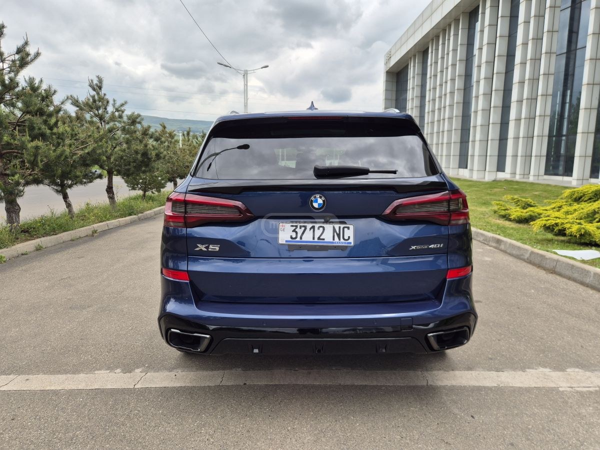 نمای دیگر بی ام و xDrive40i 4dr تمام چرخ محرک 2022