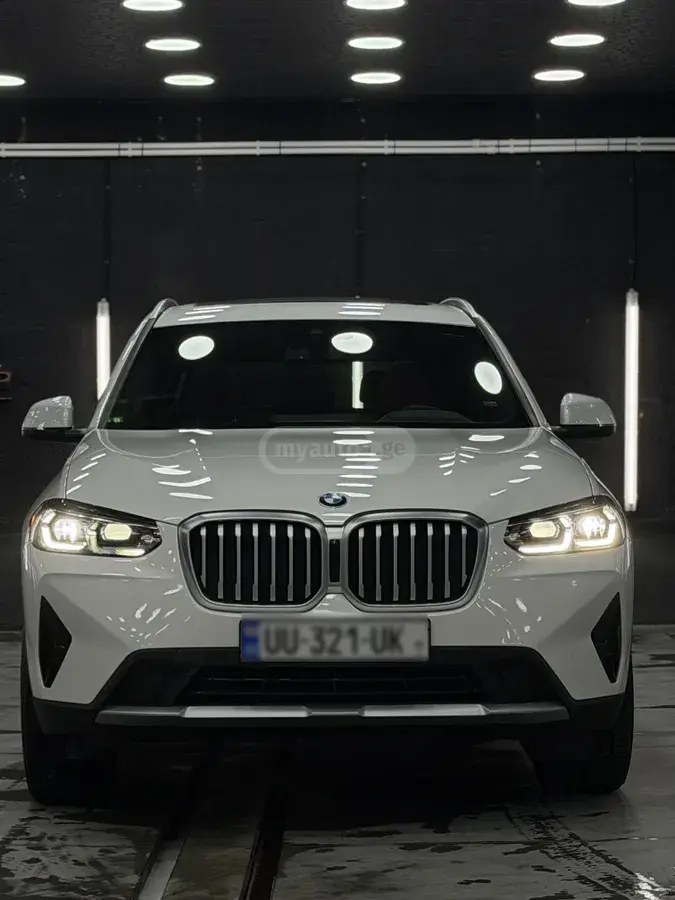 بی ام و xDrive30i 4 در چهار چرخ محرک 2024