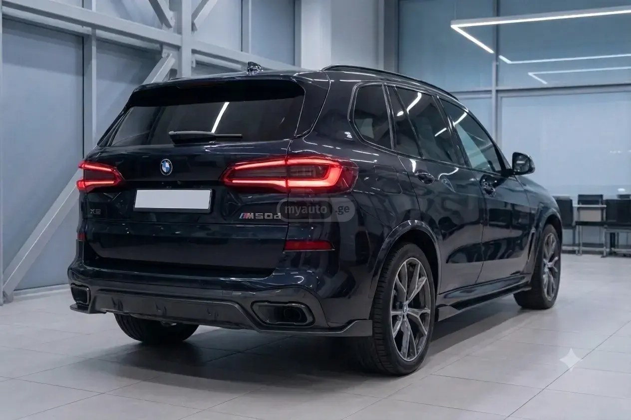 نمای دیگر بی ام و M50d 2020