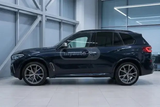 نمای دیگر بی ام و M50d 2020