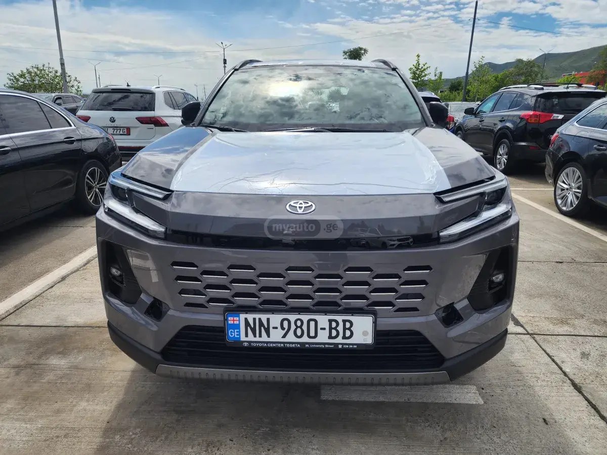 نمای دیگر تویوتا 4WD هیبرید 2026