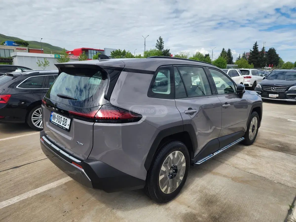 نمای دیگر تویوتا 4WD هیبرید 2026