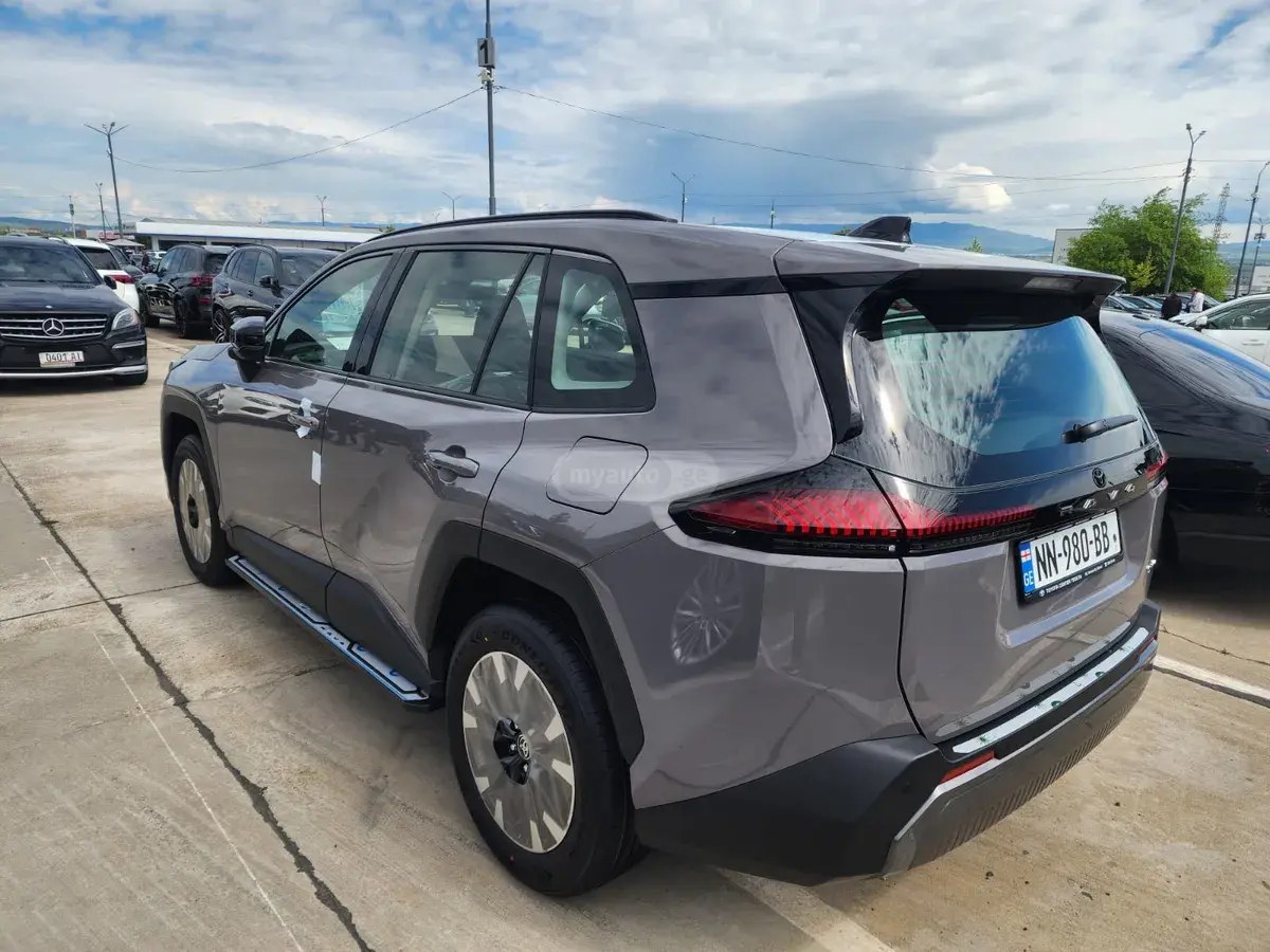 نمای دیگر تویوتا 4WD هیبرید 2026