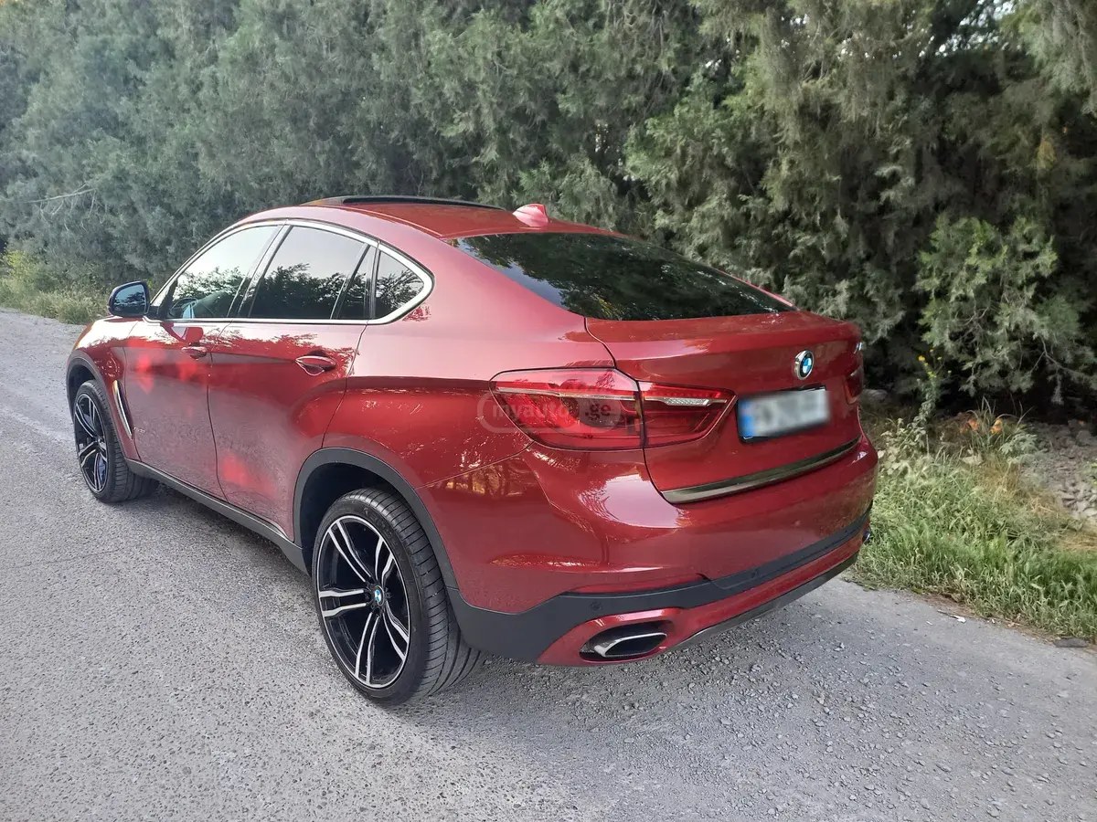 بی ام و xDrive50i 4 در چهار چرخ محرک 2018