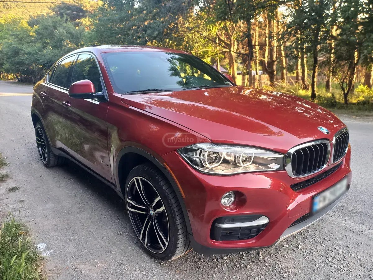 نمای دیگر بی ام و xDrive50i 4 در چهار چرخ محرک 2018