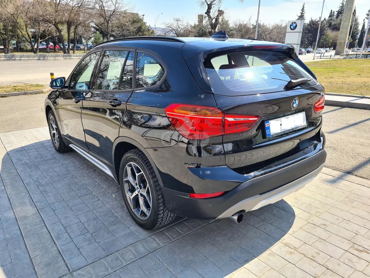 نمای دیگر بی ام و XDRIVE 18D 2017