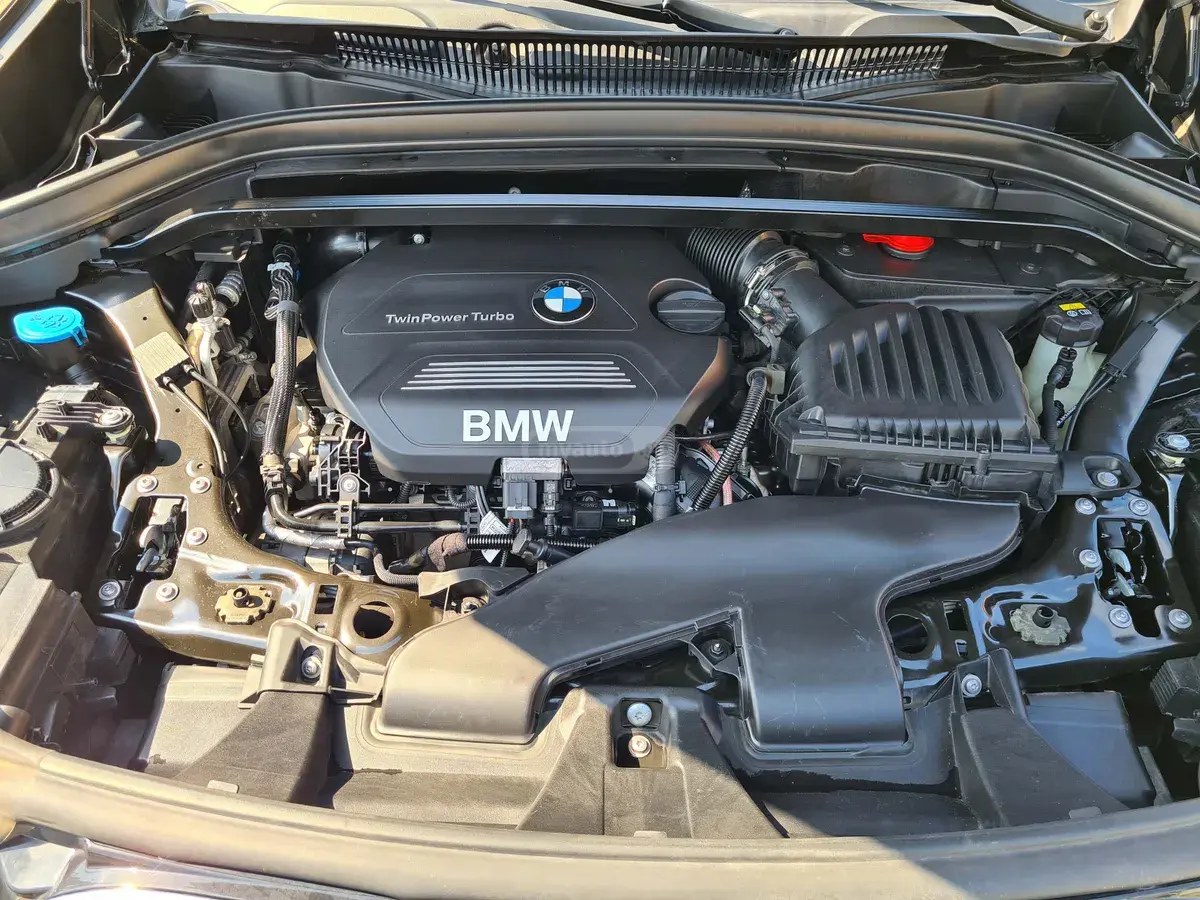 نمای دیگر بی ام و XDRIVE 18D 2017