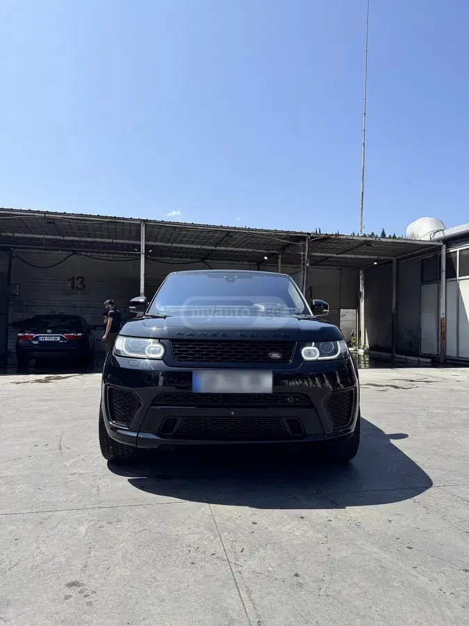 نمای دیگر لندروور 5.0L V8 سوپرشارژ SVR 4 در 4 2017
