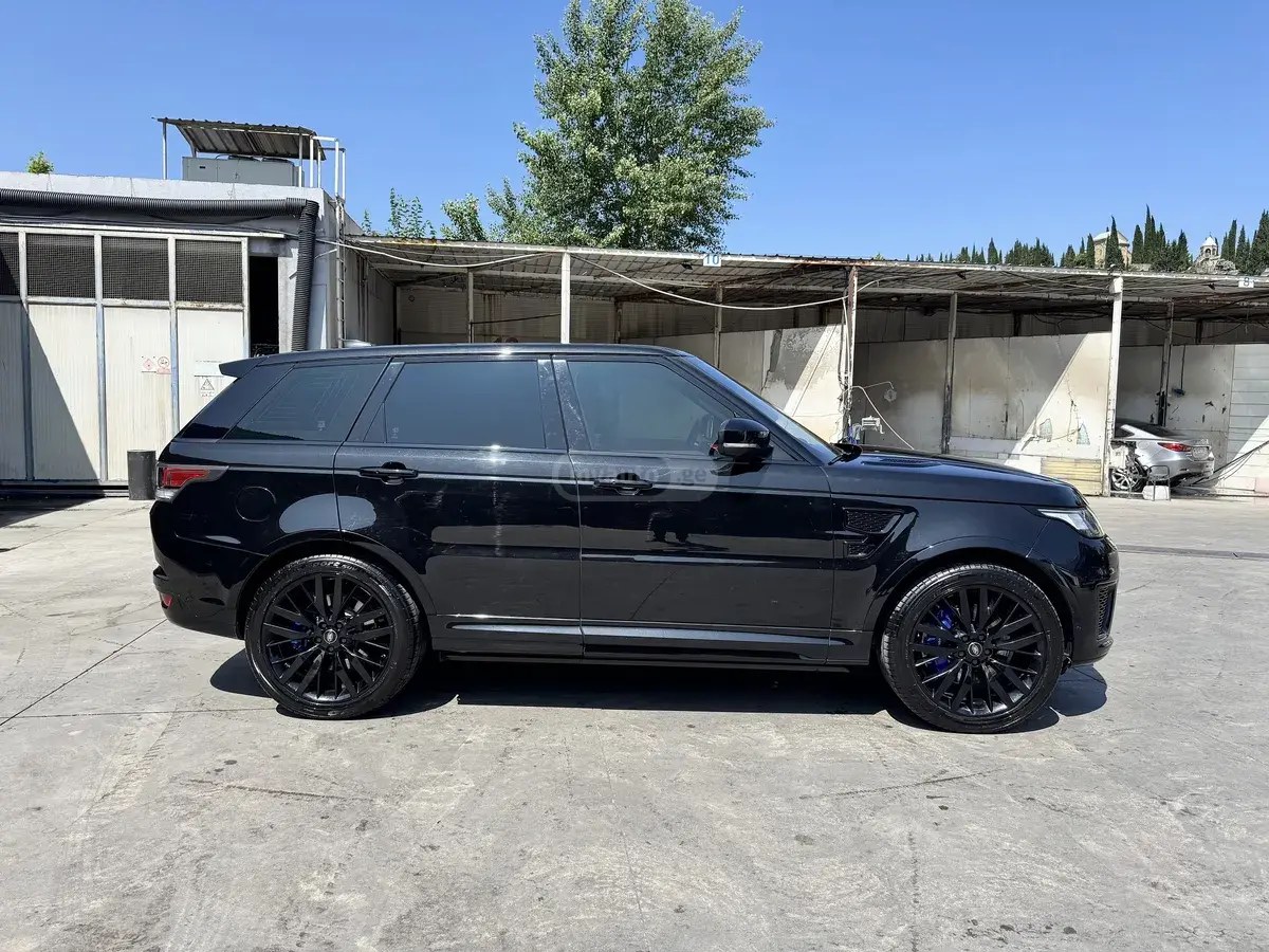 نمای دیگر لندروور 5.0L V8 سوپرشارژ SVR 4 در 4 2017