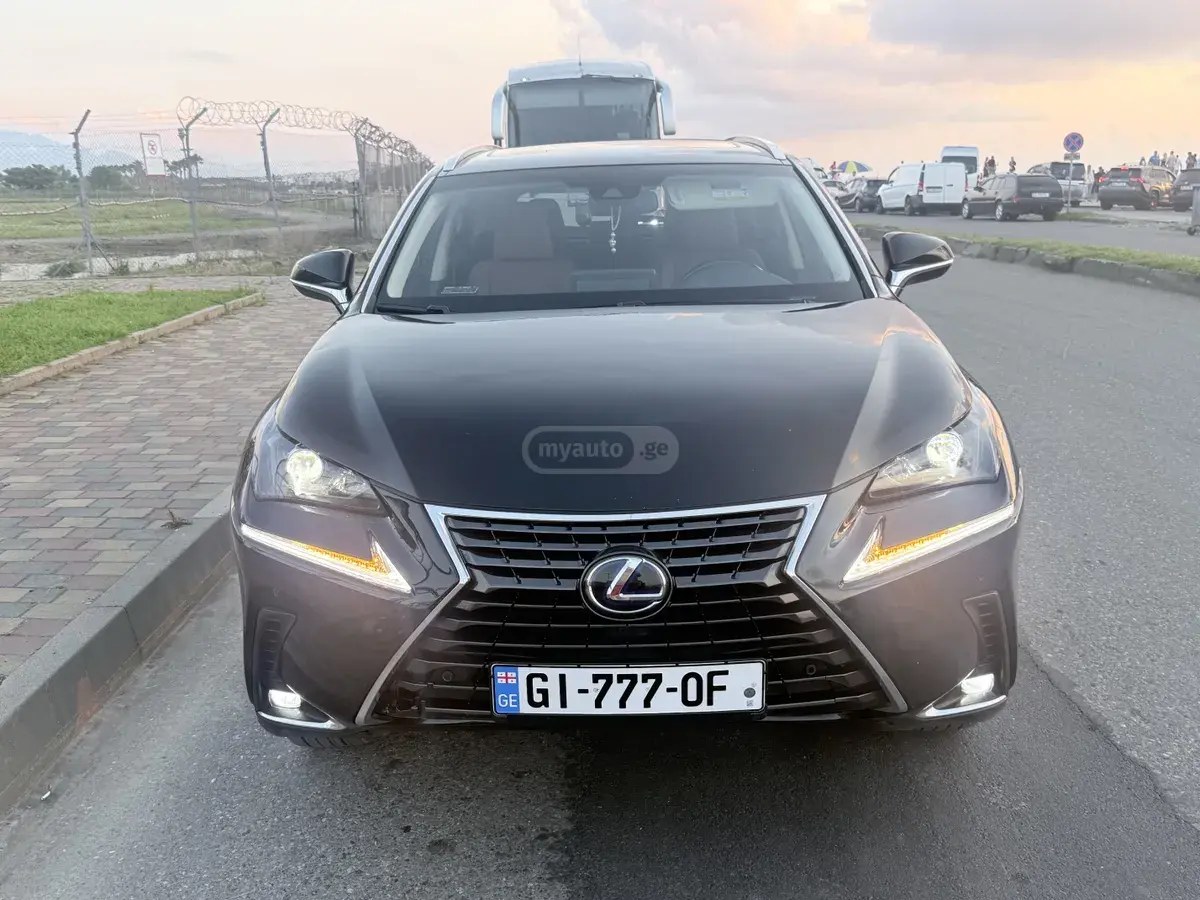 نمای دیگر لکسوس لوکس 4dr چهار چرخ محرک CVT 2021
