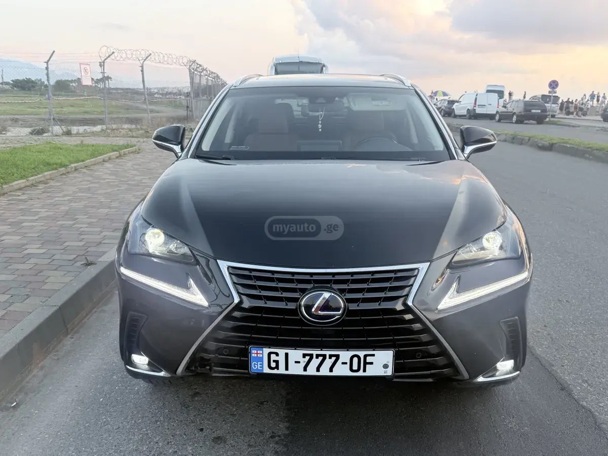 نمای دیگر لکسوس لوکس 4dr چهار چرخ محرک CVT 2021