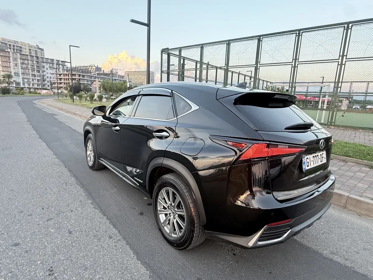 نمای دیگر لکسوس لوکس 4dr چهار چرخ محرک CVT 2021