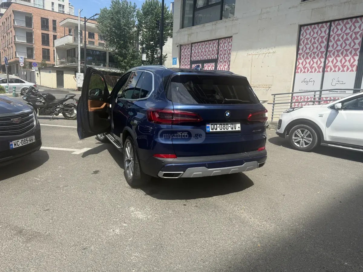 نمای دیگر بی ام و 2019