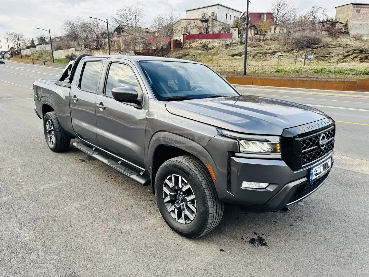نمای دیگر نیسان SV 4x4 کرو کب 6 فوت باکس 139. 2022