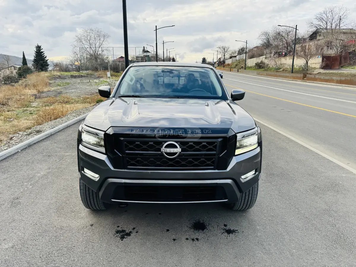 نمای دیگر نیسان SV 4x4 کرو کب 6 فوت باکس 139. 2022