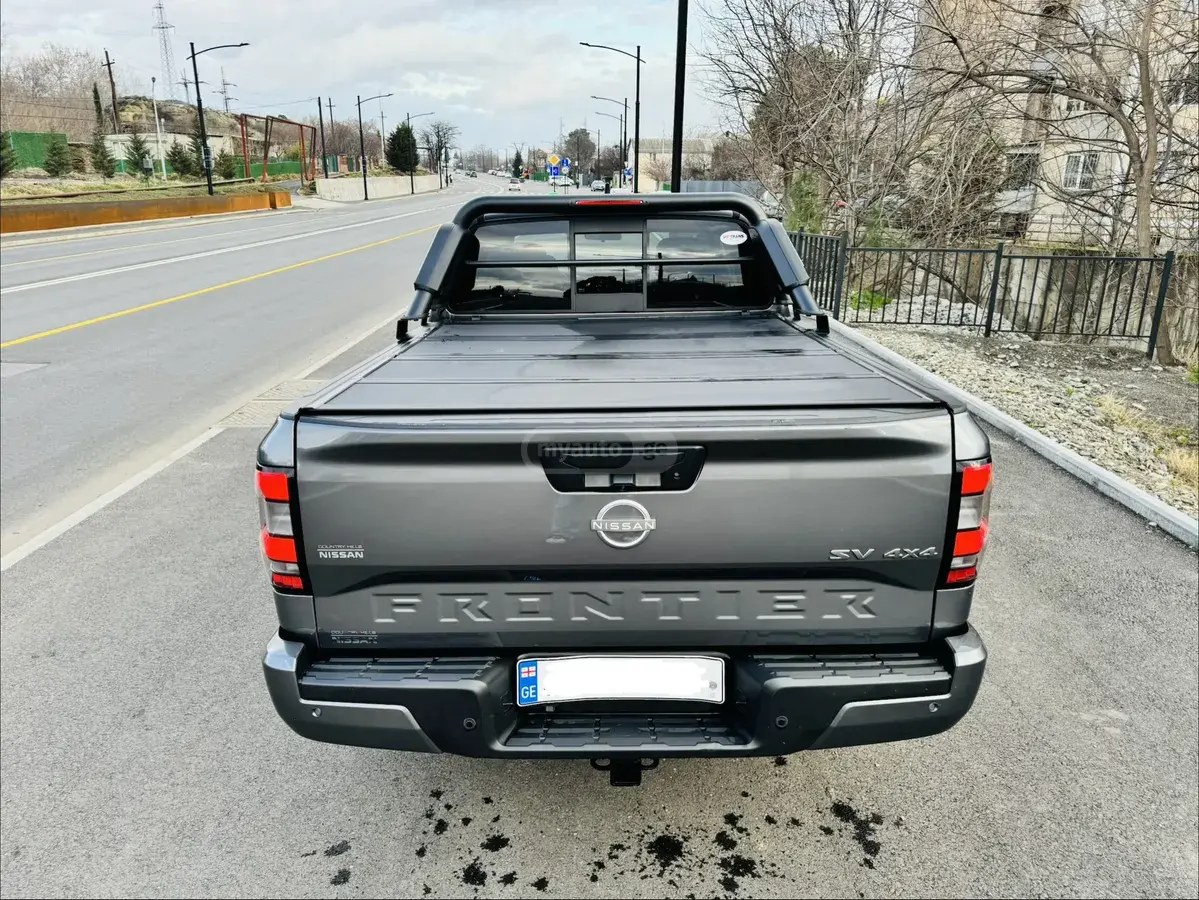 نمای دیگر نیسان SV 4x4 کرو کب 6 فوت باکس 139. 2022