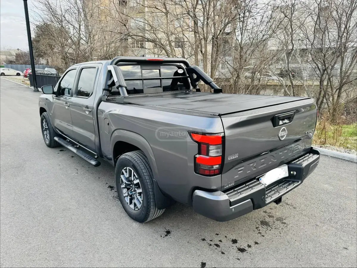 نمای دیگر نیسان SV 4x4 کرو کب 6 فوت باکس 139. 2022