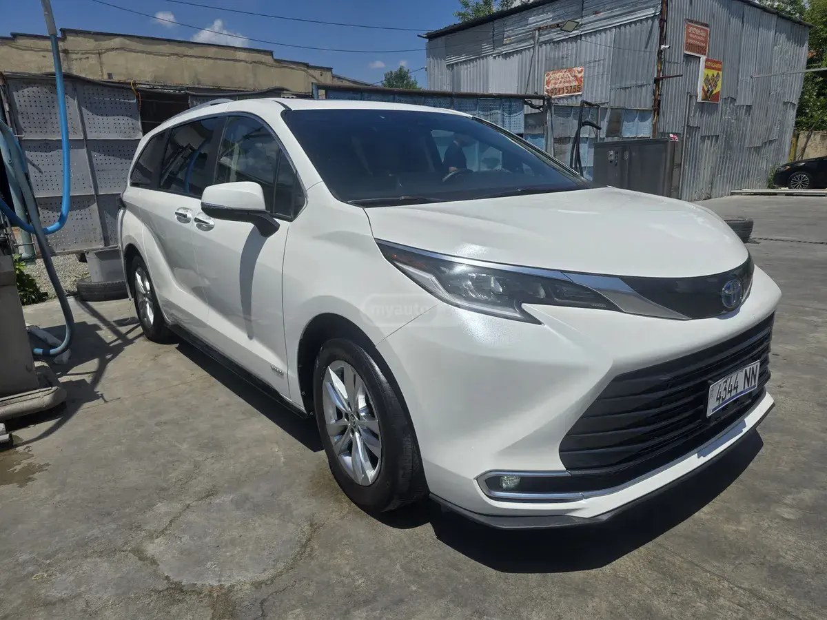 نمای دیگر تویوتا لیمیتد 7 سرنشین 4dr Front- 2021